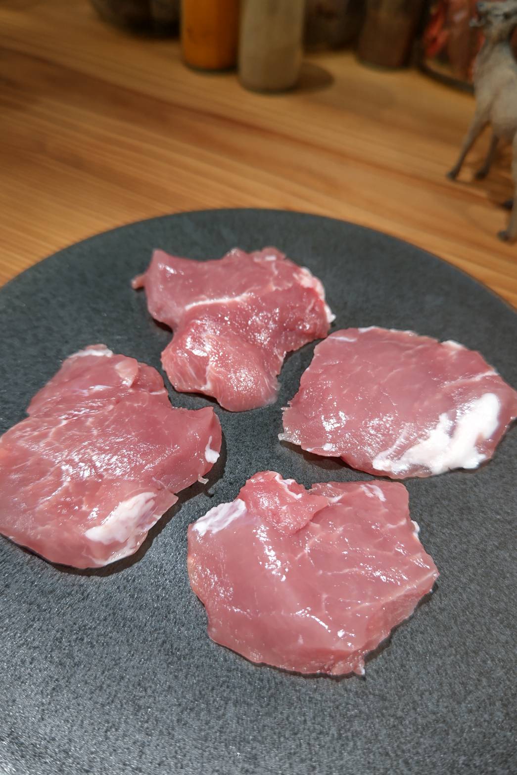 北海道産放牧豚ヒレ肉　<BR>厚めスライスカット２５０ｇ<BR>ソテー・豚カツ・ピカタに