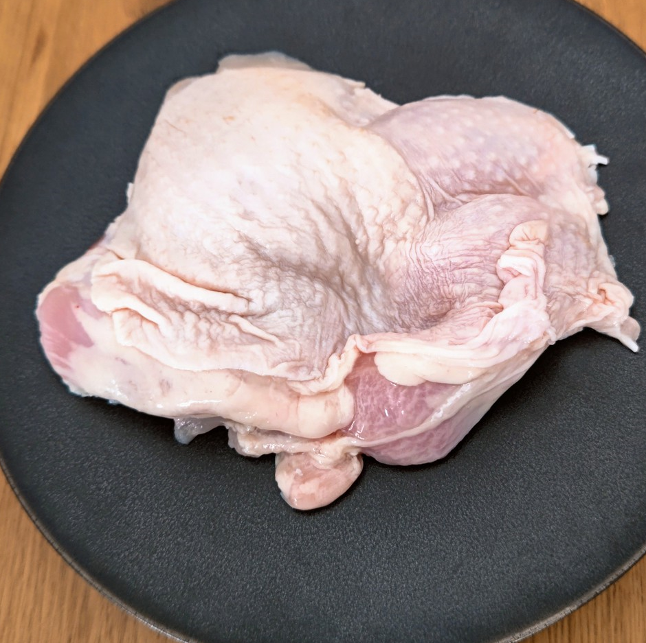 徳島産平飼い鶏<BR>もも肉　270g<BR>焼き物・煮物・揚物