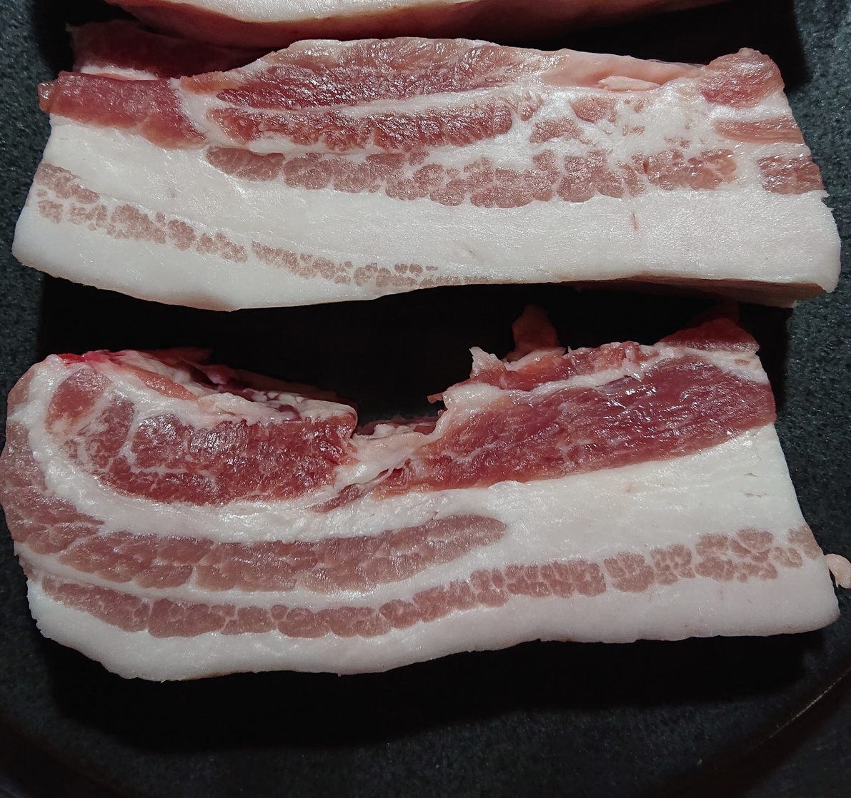 北海道産放牧豚　バラ肉　ブロック　450〜500g<BR>煮込み・ハム作り・焼き物に