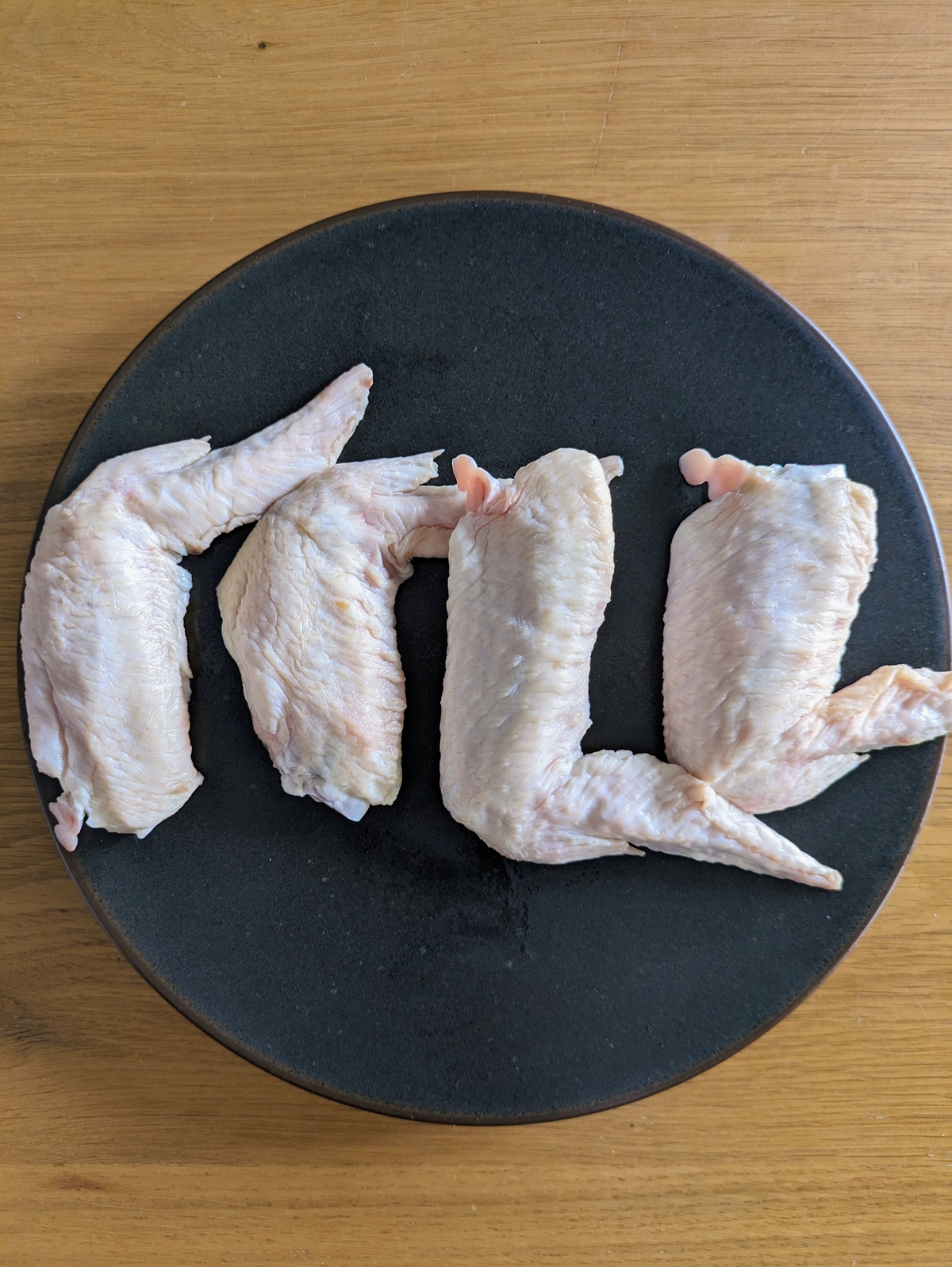徳島産平飼い鶏 <BR>手羽先280g 4本前後<BR>✨煮物・揚物・オーブン焼きに