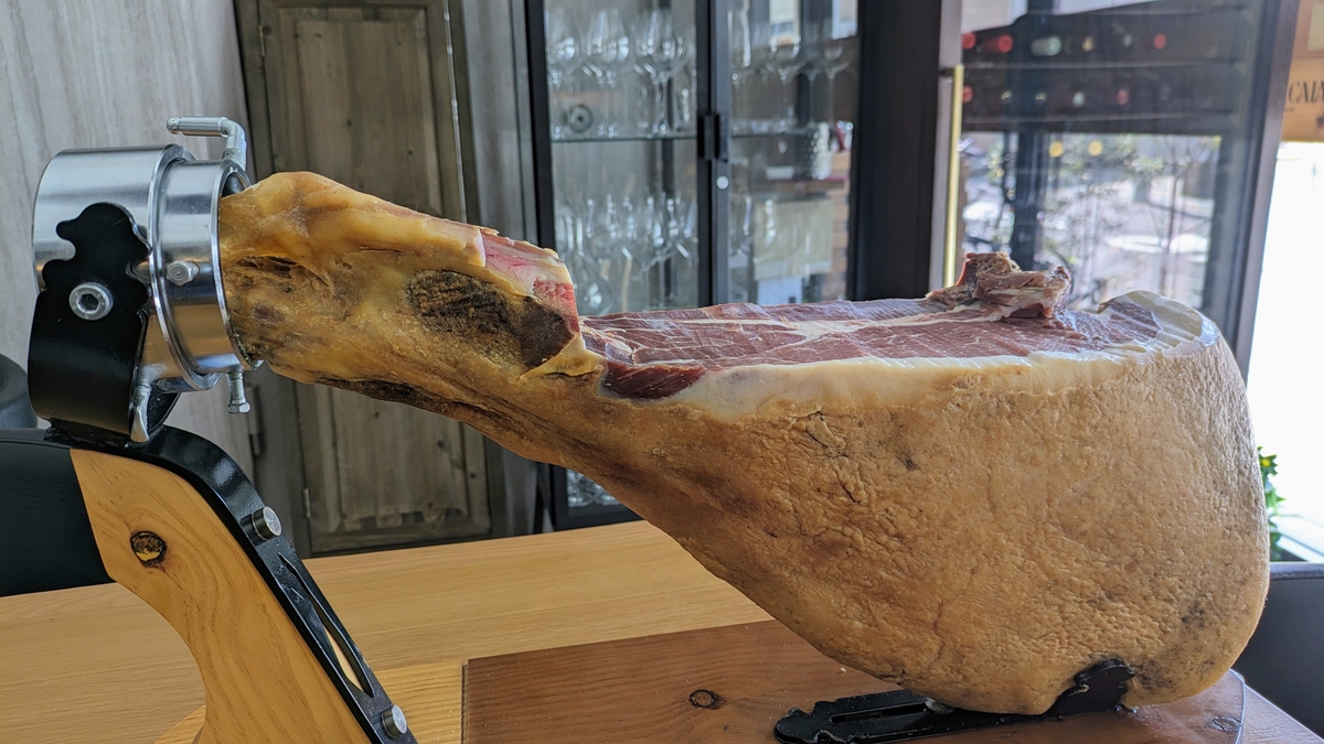 発酵熟成生ハム<BR>ハモン・セラーノタイプ・原木もも一本<BR>北海道産放牧豚使用<BR>✨予約販売！卸もします！