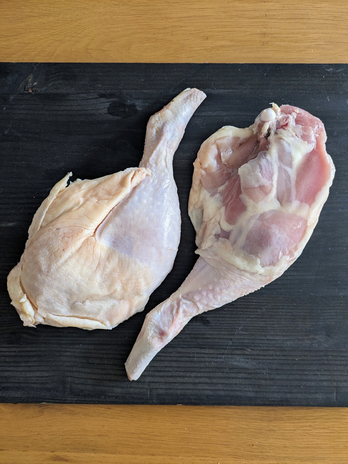 徳島産平飼い鶏 <BR>骨付きもも肉 2本600g<BR>✨ロースト・揚物・蒸し物に
