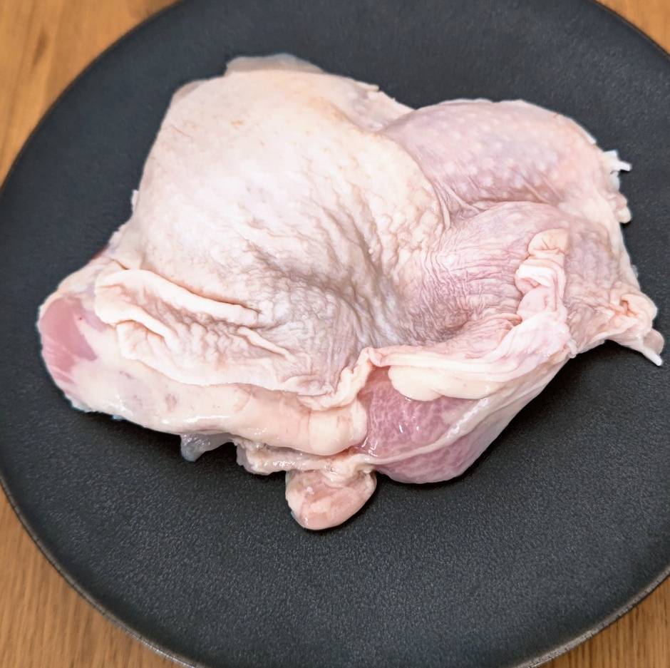 徳島産平飼い鶏 <BR>骨付きもも肉 270g<BR>✨ロースト・揚物・蒸し物に