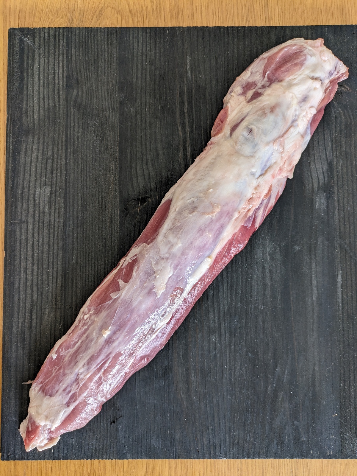 NEW🚩6月限定特価10%OFF!<BR>放牧豚ヒレ肉 1本約650g<BR>✨️柔らかくて間違いない美味しさ!<BR>ソテー・豚カツ・ピカタに<BR>お手間な分お値打ちにお届け!!<BR>4100円が↓