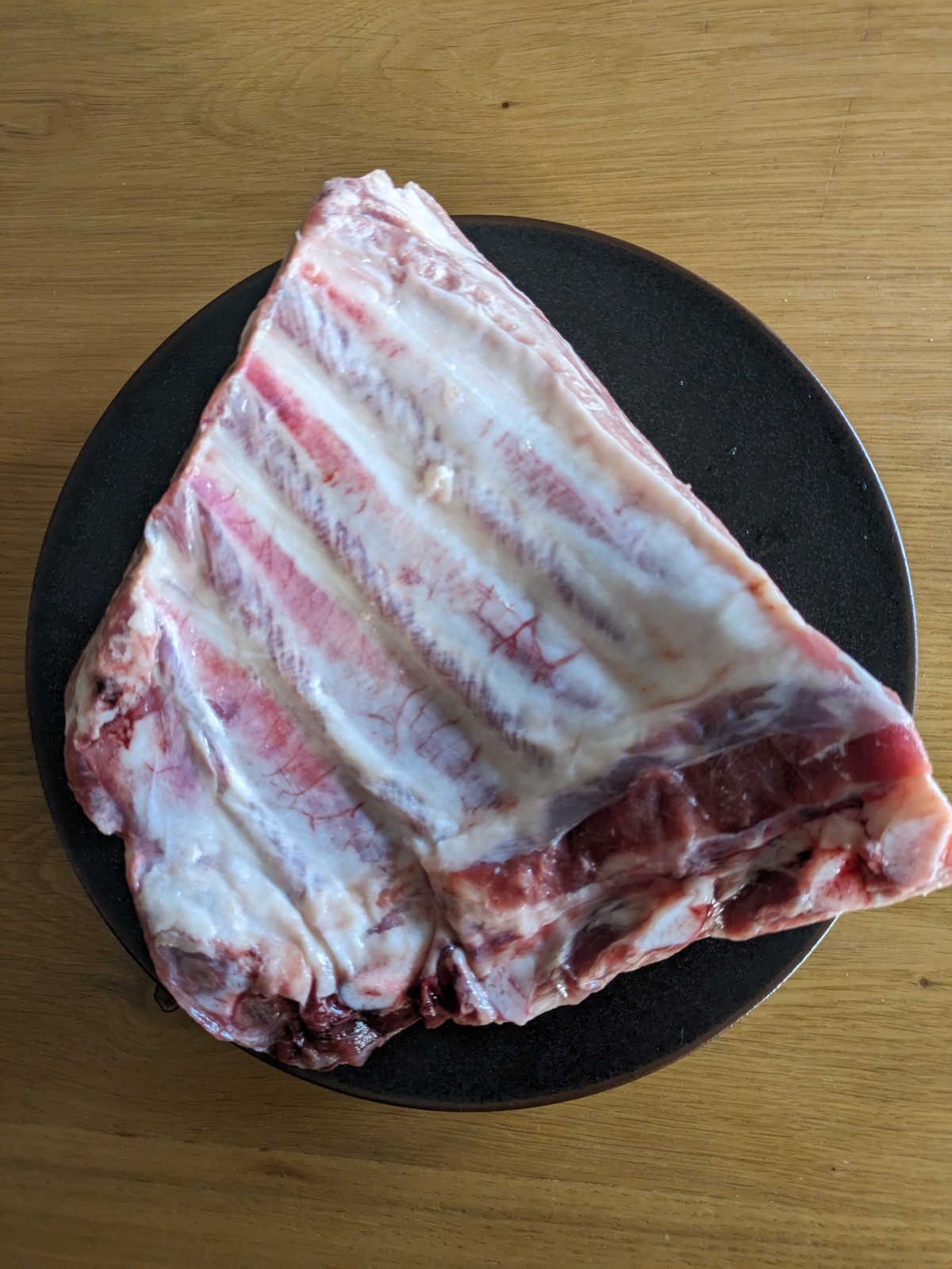 NEW🚩6月限定特価10%OFF!<BR>放牧豚スペアリブ<BR>✨️骨付き肉の旨みや豪快さをお楽しみください!<BR>煮込み、ロースト、ポトフなど <BR>料理好きにはたまらないマストアイテム!