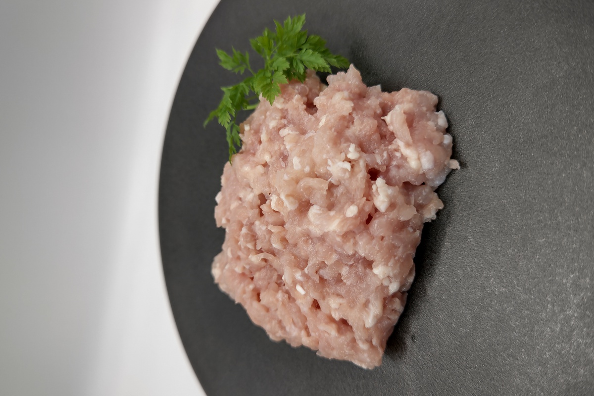 徳島産平飼い鶏ミンチ　200ｇ×2パック<BR>✨地鶏より飼育が少し短いが旨味は充分！<BR>NON-GMO PHF 安心安全なお肉です！